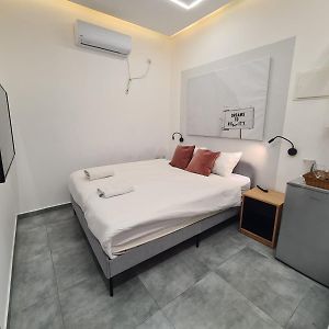 Studio Lit King-Size